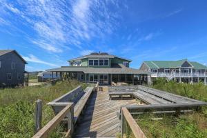 Gallery image of Sun'Z Up - Oceanfront Outer Banks Home with Private Pool & Ocean Views in Southern Shores +37 photos