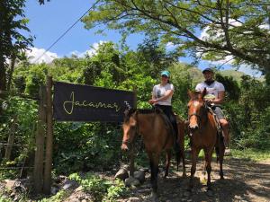 Jízda na koni v luxury tent nebo okolí