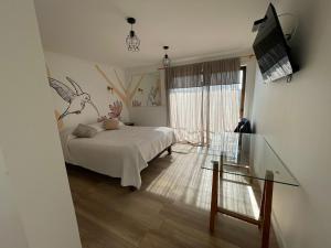 TV a/nebo společenská místnost v ubytování HOSTAL LA MODERNA