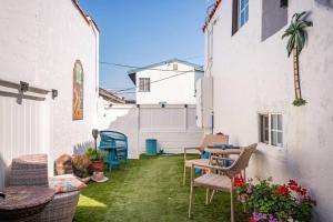 a patio with chairs and tables in a building at 2min2Beach, Netflix, A/C, W/D,15min2LAX, Fast Wifi in Hermosa Beach