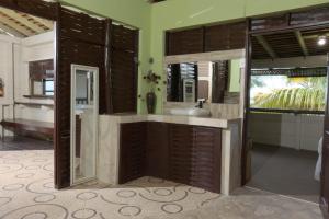 A kitchen or kitchenette at Strawberry Fields Together