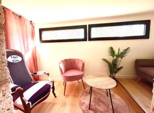 a living room with two chairs and a table at Caporizon-Rug'BnB Gîte-Brantôme-6 personnes in Biras