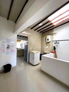 a large room with a kitchen with a counter in it at Tu Refugio Perfecto en el Eje Cafetero, Tranquilidad y Comodidad en Santa Rosa de Cabal, Estrategicamente Cerca de Pereira, Armenia y Manizales in Santa Rosa de Cabal