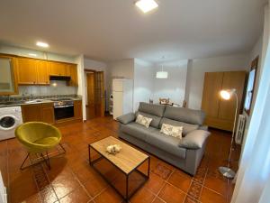 a living room with a couch and a table at El Estudio de Buenavista in Biescas