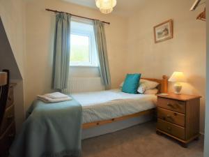 a small bedroom with a bed and a window at 2 Bed in Ullswater SZ276 in Stainton