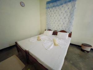Postel nebo postele na pokoji v ubytování Weeragiri home stay