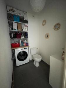 a bathroom with a toilet and a washing machine at Le Panoramique- Air conditioning terrace and parking! in Saint-Brès