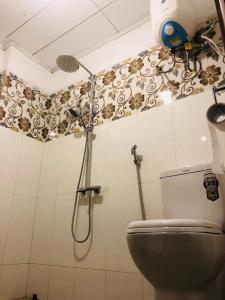 a bathroom with a toilet with a shower head at Pepper Garden Ella in Ella +42 photos