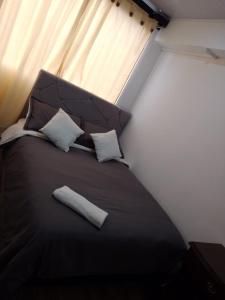 Postel nebo postele na pokoji v ubytování VERDUN ROOMS