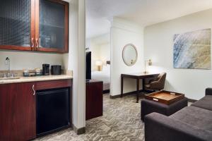 a hotel room with a kitchen and a living room at SpringHill Suites Richmond Northwest in Richmond