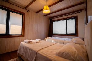 a room with three beds and two windows at Lake360 in Boyalıca