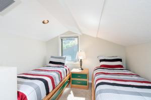 Säng eller sängar i ett rum på Telluride Lodge 405 by AvantStay Close to Slopes Town