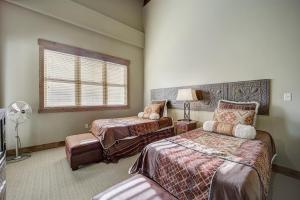 En eller flere senge i et værelse på Mont Cervin 31 by AvantStay Luxury Ski in Ski out home in Park City