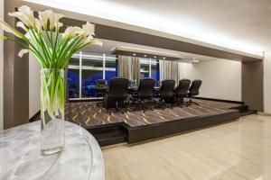 Posezení v ubytování Crowne Plaza Santo Domingo by IHG