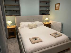 Un pat sau paturi într-o cameră la Lavender Cottage, Masham, Historic Listed, 2 bedrooms