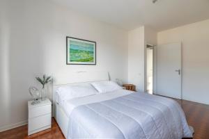 a white bedroom with a white bed and a mirror at LA MAR Apartment Spinea in Spinea +13 photos