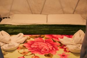 Afbeelding uit fotogalerij van เห็ดเหลือง แคมป์โซนเต็นท์โดมDome tents Camping Zone Hedreung Rakthai camping in Ban Rak Thai