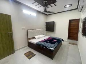 a bedroom with a bed in a room at SHREE JEE HOME STAY in Ayodhya