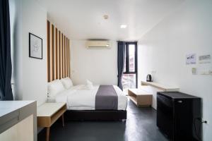 Ένα ή περισσότερα κρεβάτια σε δωμάτιο στο Helens hotel