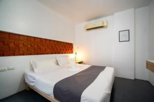 Imagen de la galería de Helens hotel, en Patong Beach