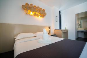 Imagen de la galería de Helens hotel, en Patong Beach