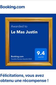 una imagen de un marco con fondo azul en Le Mas Justin, en Gordes