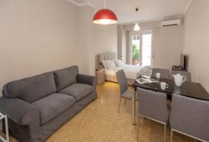 Posedenie v ubytovaní Leonidas Loft in the heart of Athens by GHH