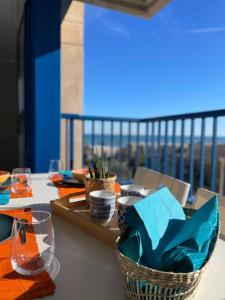 a table with a table set up for a meal at Apto. luminoso con vistas en playa de La Patacona in Valencia