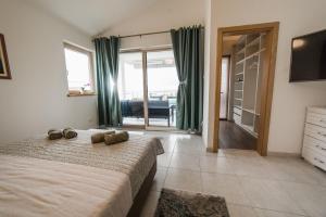 Giường trong phòng chung tại Penthouse Nina