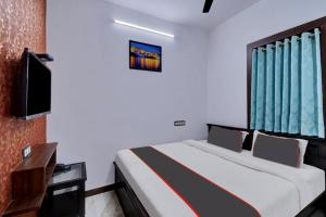 a bedroom with a large bed and a television at Collection O Hotel Shree Ji Palace in Udaipur