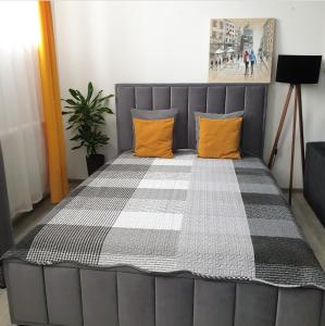 Una cama o camas en una habitación de Tartlau House