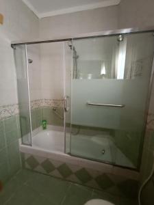 Koupelna v ubytování Luxury 3BR in the heart of Mohandseen