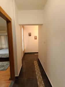 Postel nebo postele na pokoji v ubytování Luxury 3BR in the heart of Mohandseen