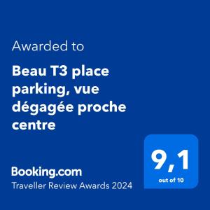 Et logo, certifikat, skilt eller en pris der bliver vist frem på Beau T3 place parking, vue dégagée proche centre