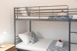 Postel nebo postele na pokoji v ubytování Elounda Summer Apt + 6 fotografií