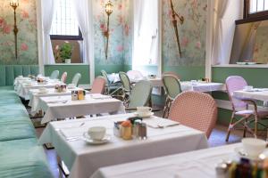 a row of tables and chairs in a restaurant at Hotel Gran Duca Di York in Milan