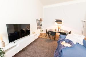 A television and/or entertainment centre at [Luxury apartment near Duomo] Italia 38