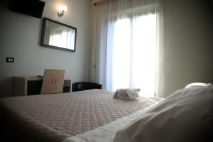Ein Bett oder Betten in einem Zimmer der Unterkunft Hotel Dei Tartari