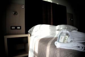 Hotel Dei Tartari tesisinde bir odada yatak veya yataklar