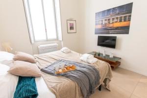 A bed or beds in a room at [Luxury apartment near Duomo] Italia 38