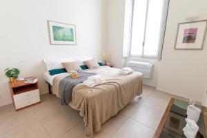 A bed or beds in a room at [Luxury apartment near Duomo] Italia 38