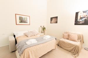 A bed or beds in a room at [Luxury apartment near Duomo] Italia 38