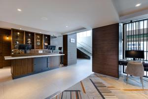 Una cocina o zona de cocina en Four Points by Sheraton Caguas Real