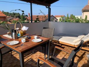 Un balcon sau o terasă la Villa Aleksandar Porec +31 fotografii