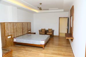 Ліжко або ліжка в номері Marutham Residency