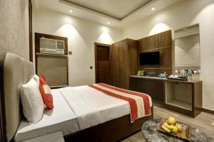 a hotel room with a bed and a table in a room at HOTEL KASHISH PLAZA in New Delhi