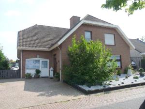 a red brick house with a white door at De Hendrikhove in Brunssum