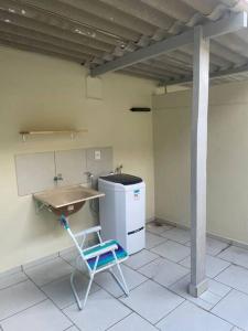 a blue chair sitting next to a desk in a room at Apto 2 otimo local proximo shopping in Campo Grande