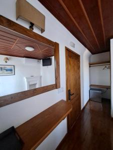 Kuchyň nebo kuchyňský kout v ubytování Xinovrissi Apts & Pool