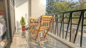 two chairs and a table on a balcony at 澐河民宿 in Lien-shih